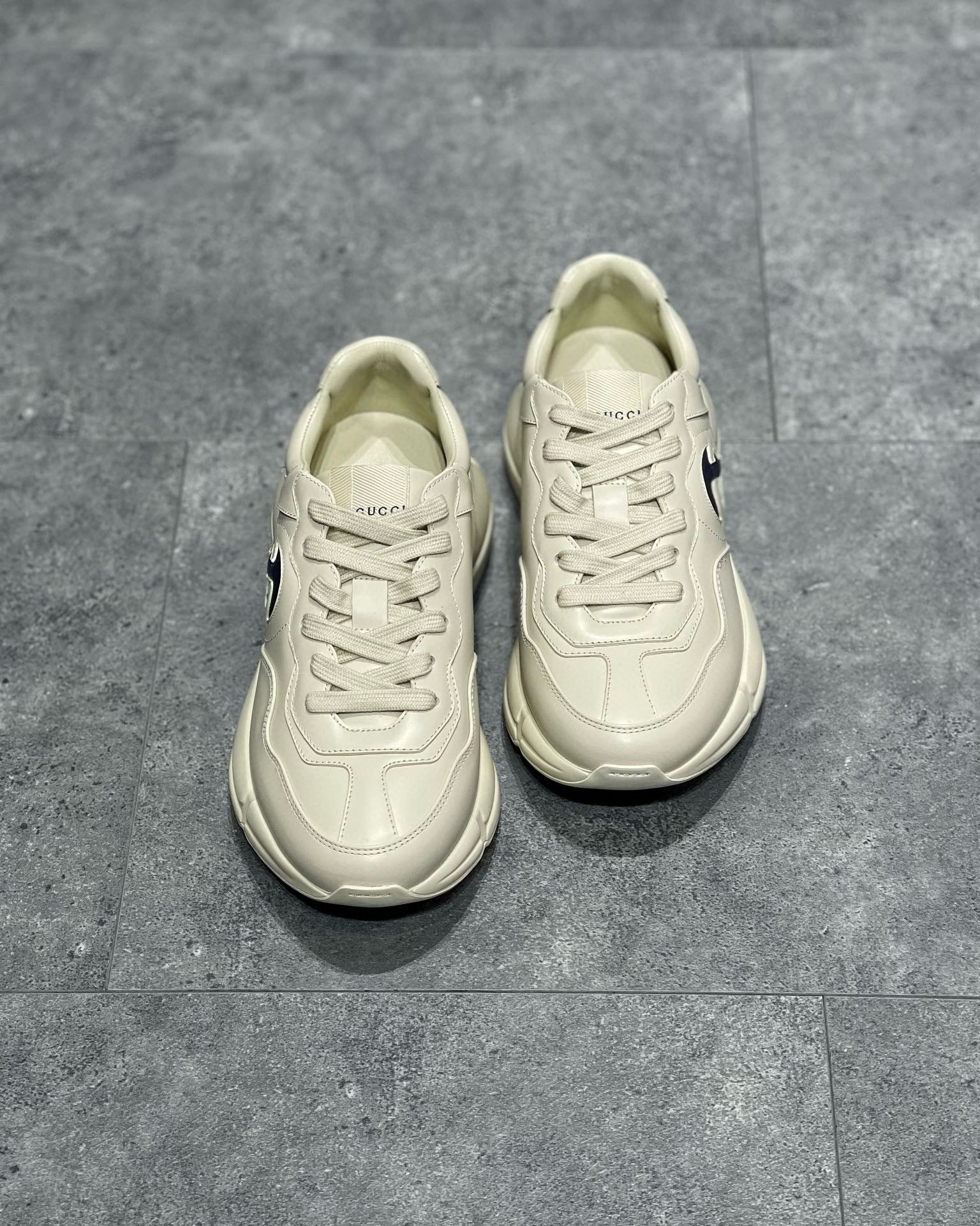 GUC Sneakers