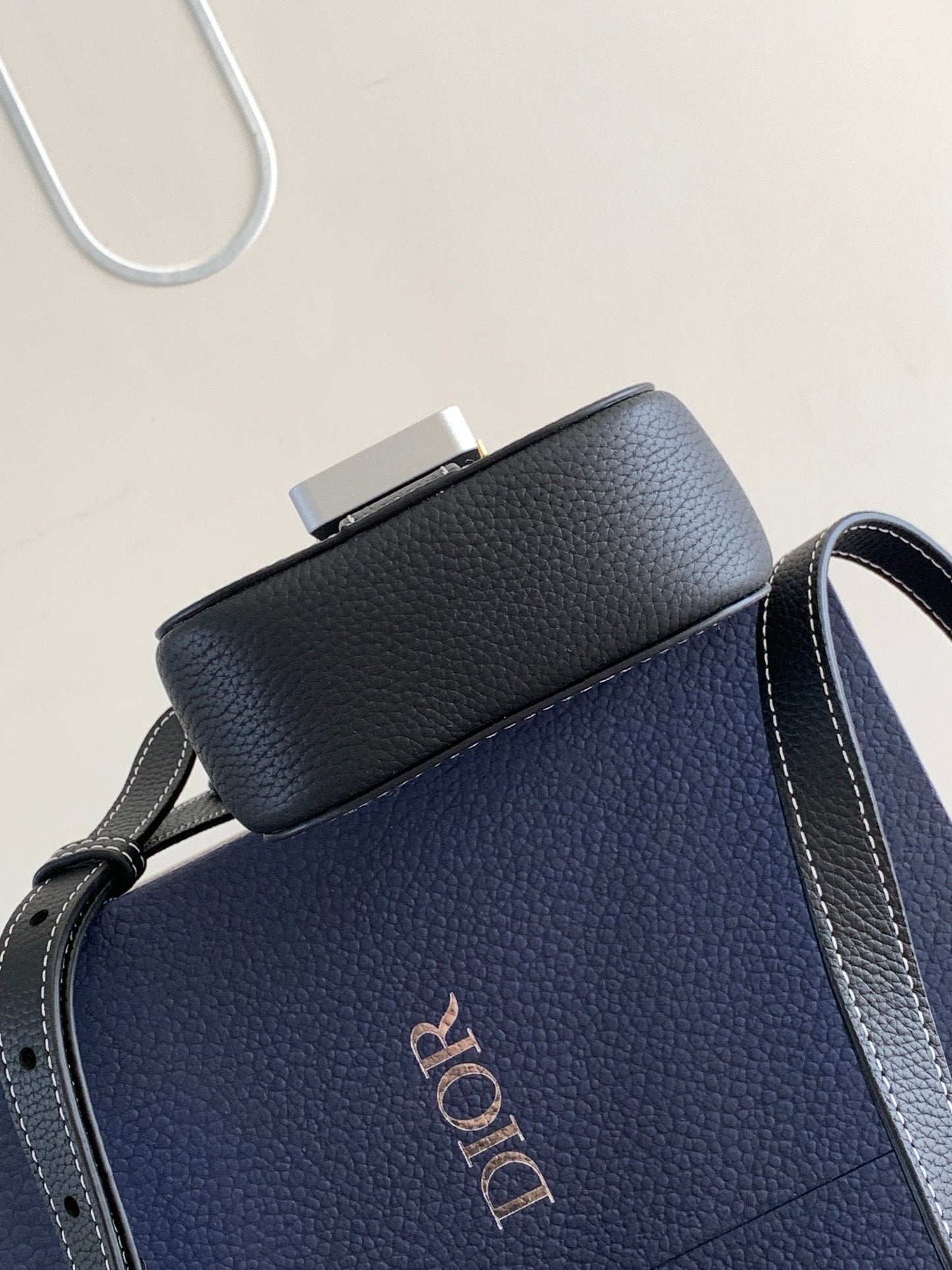 DIO Sling Bag