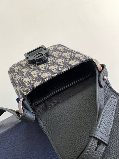 DIO Oblique Sling Bag