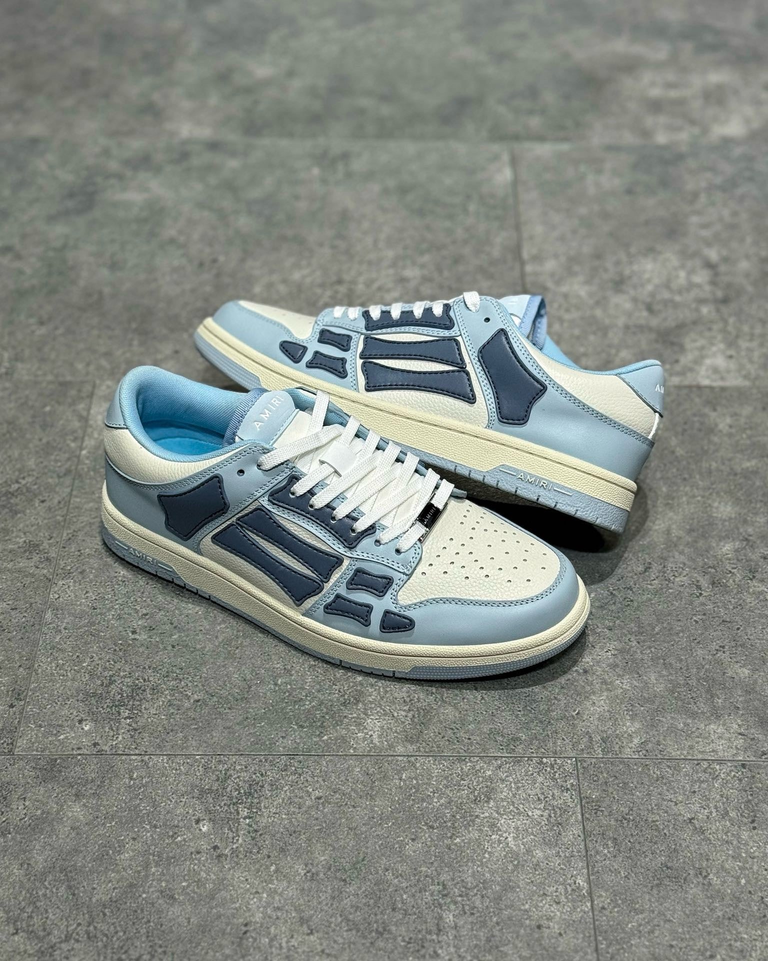 AMR Sneakers
