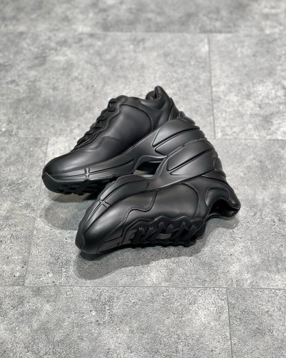 GUC Sneakers