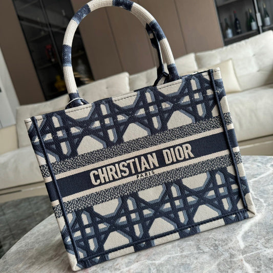 DIO Book Tote