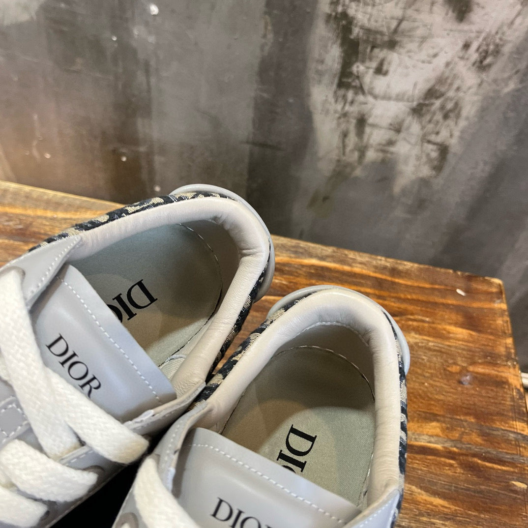 DIO Sneakers