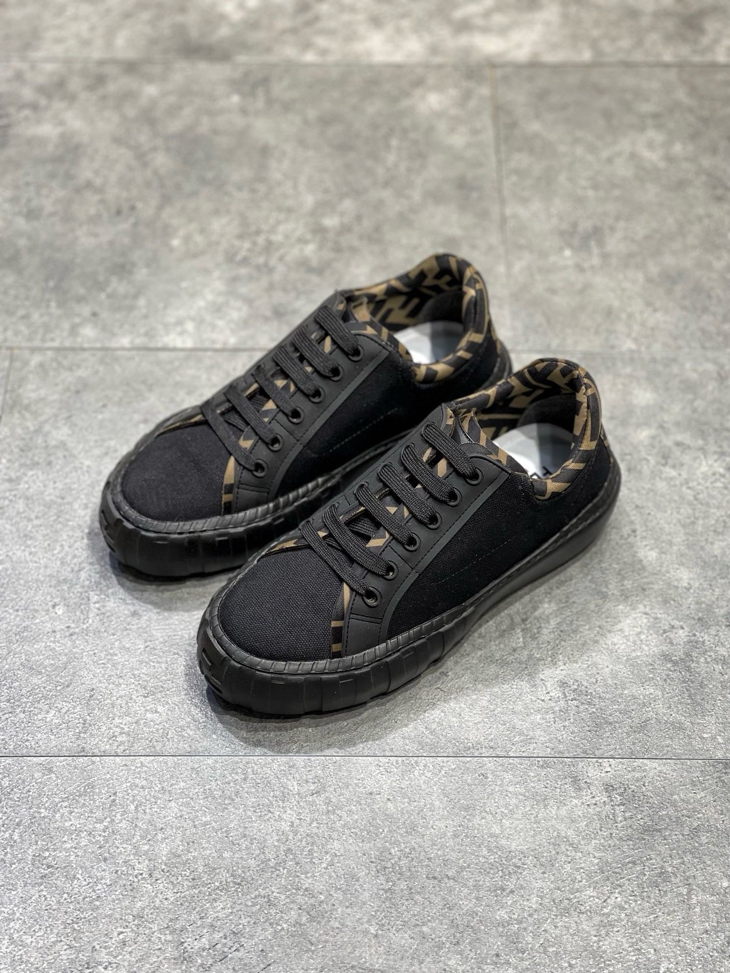FEN Sneakers