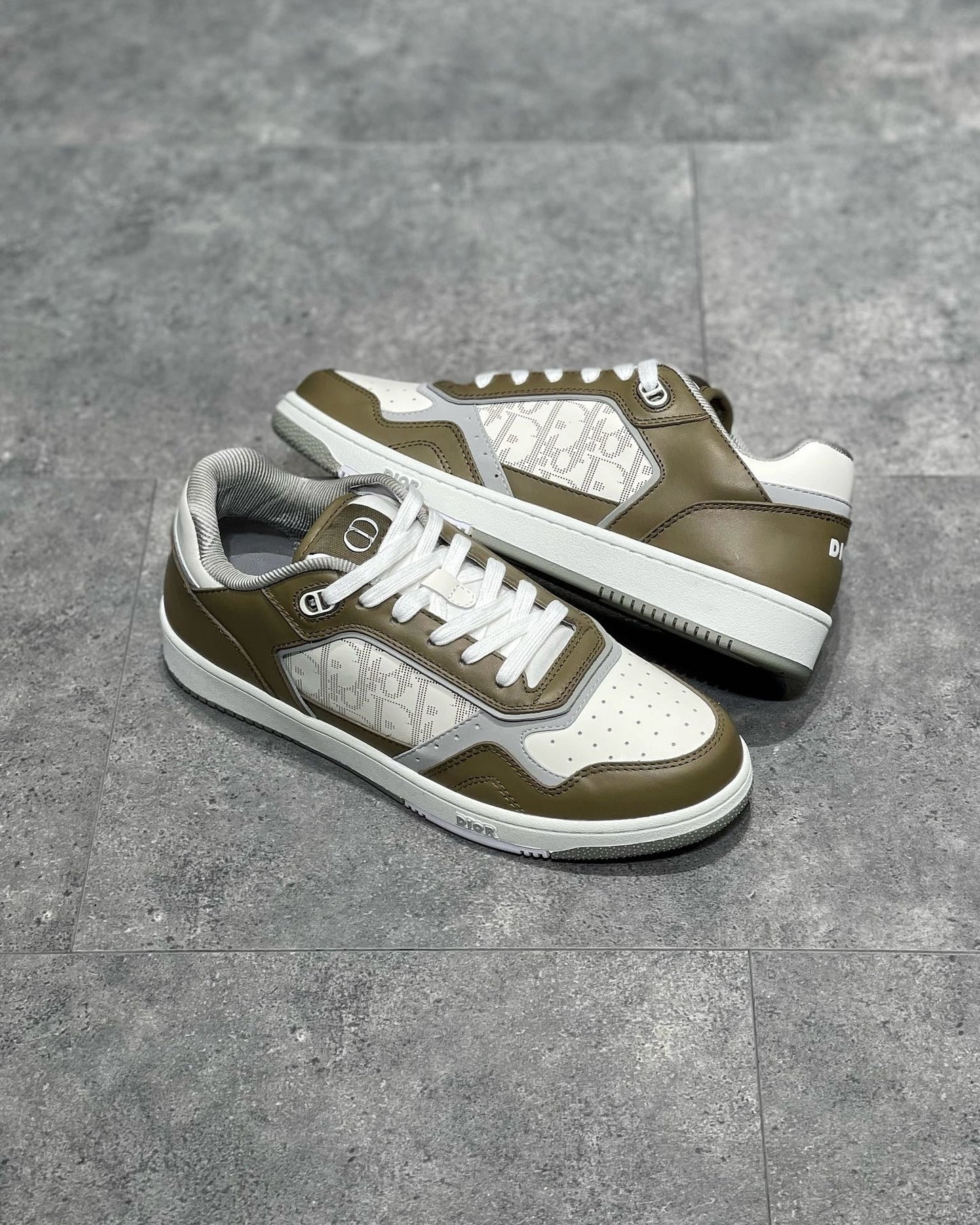 DIO Sneakers