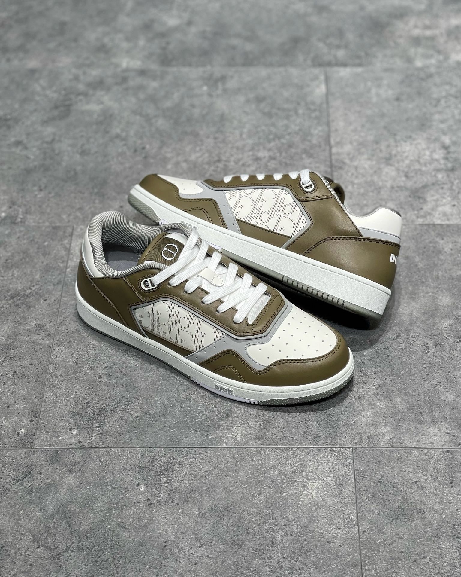 DIO Sneakers