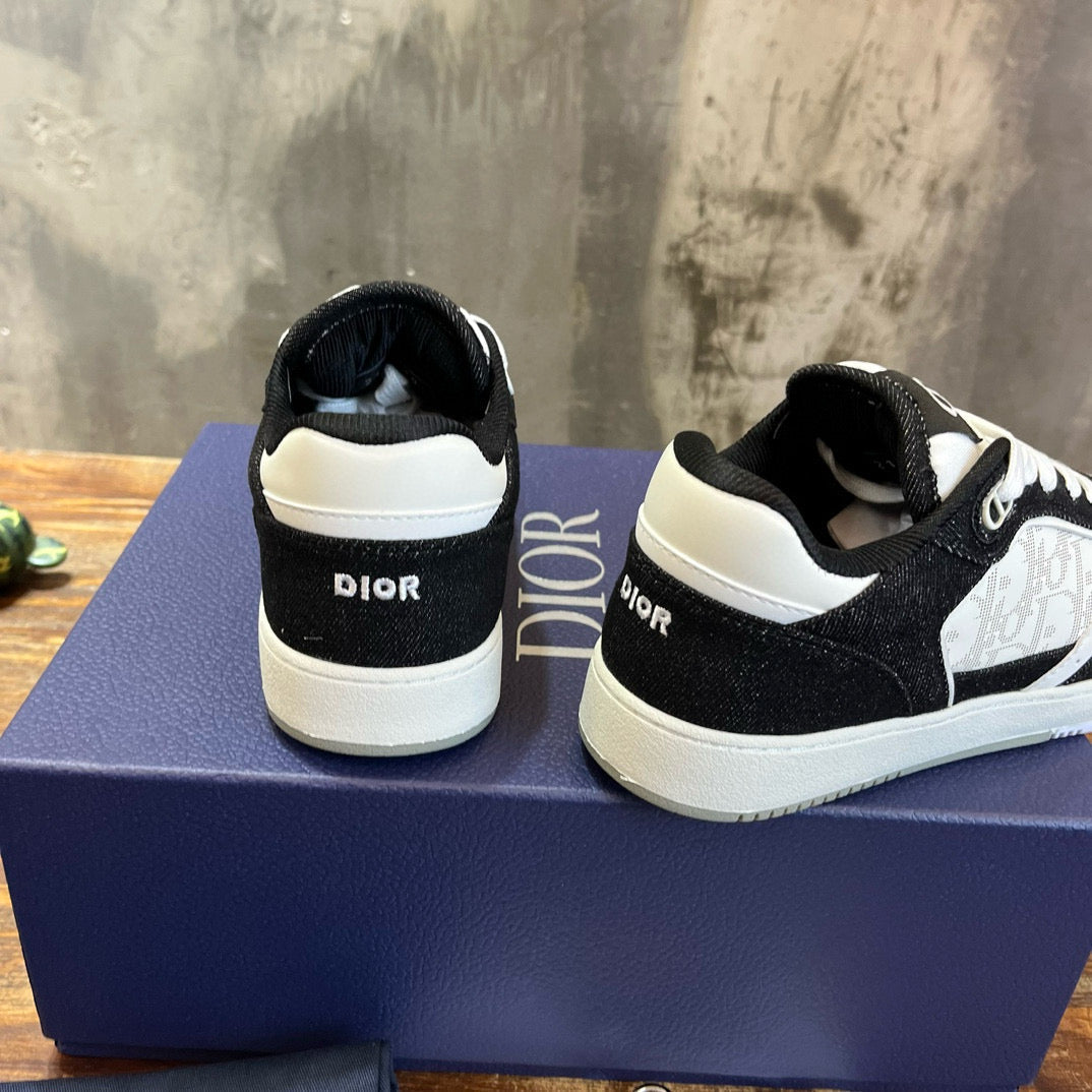 DIO Sneakers