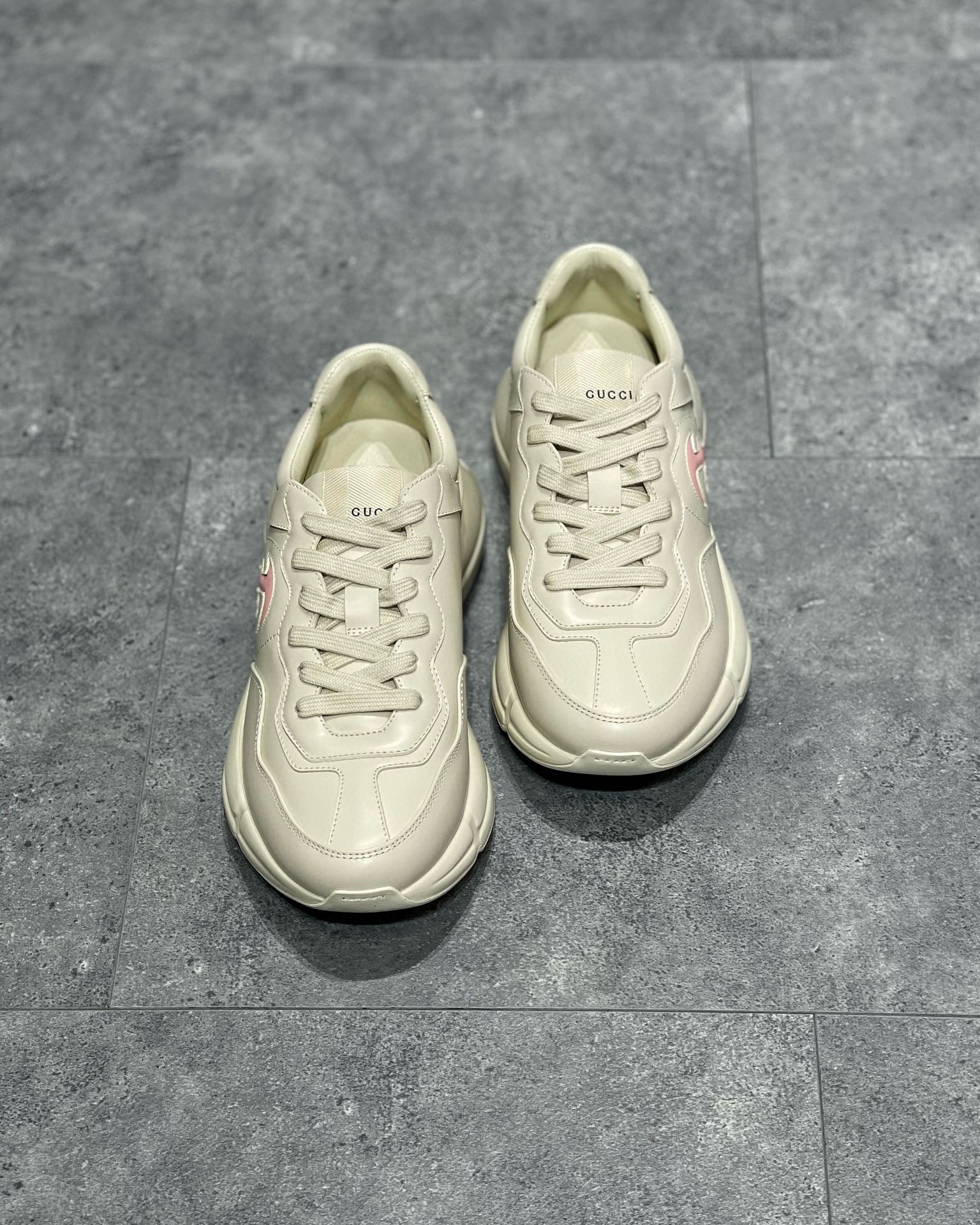GUC Sneakers