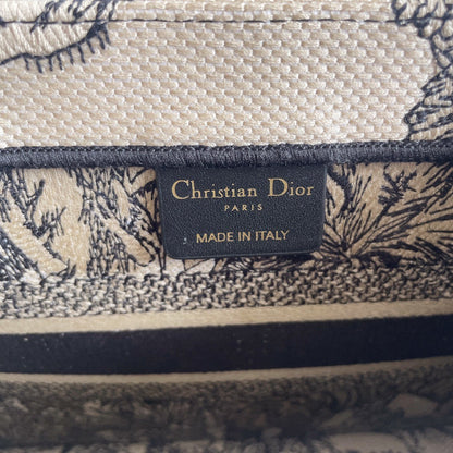DIO Book Tote