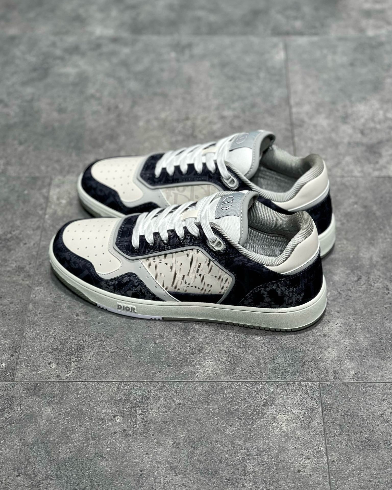 DIO Sneakers