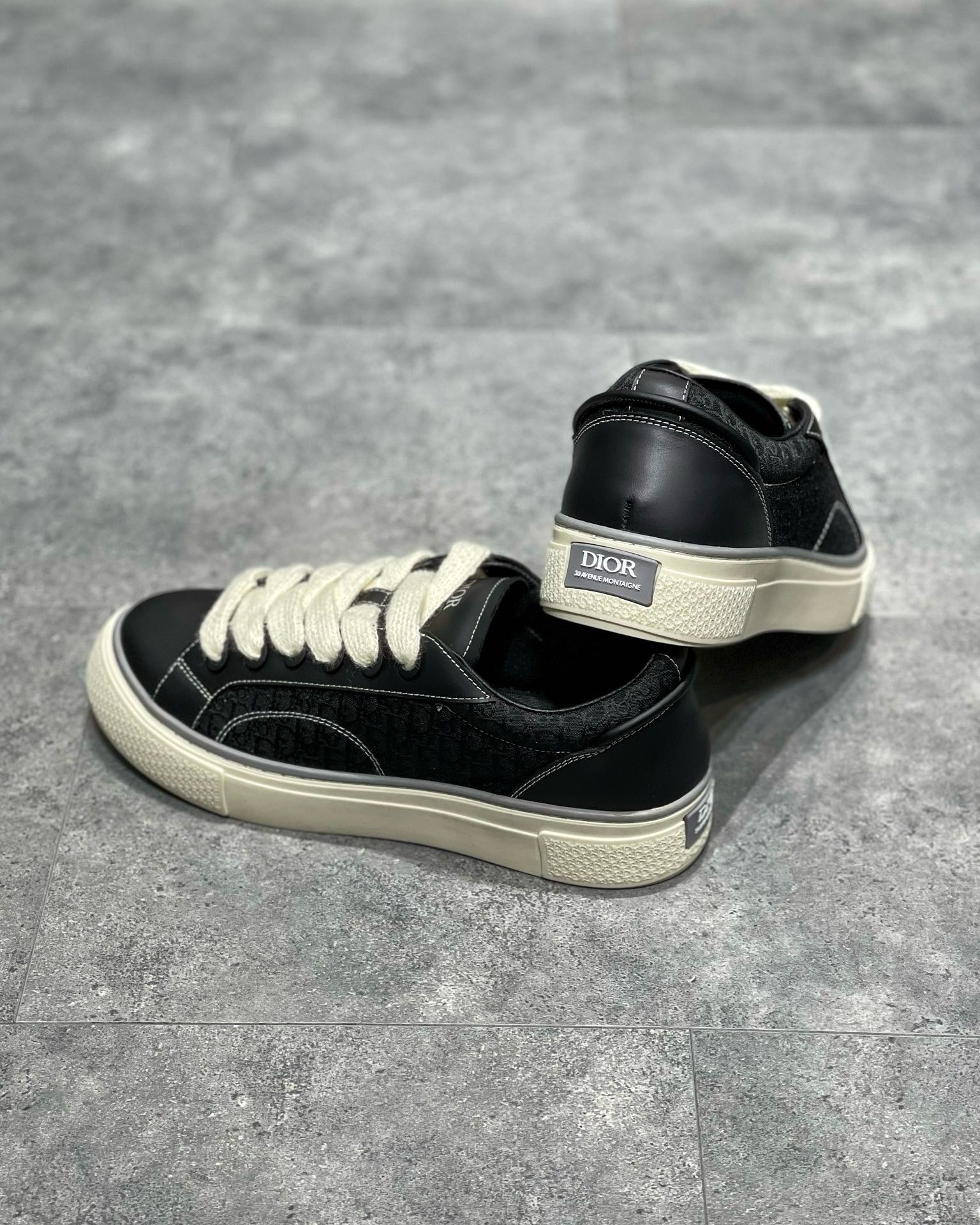 DIO Sneakers