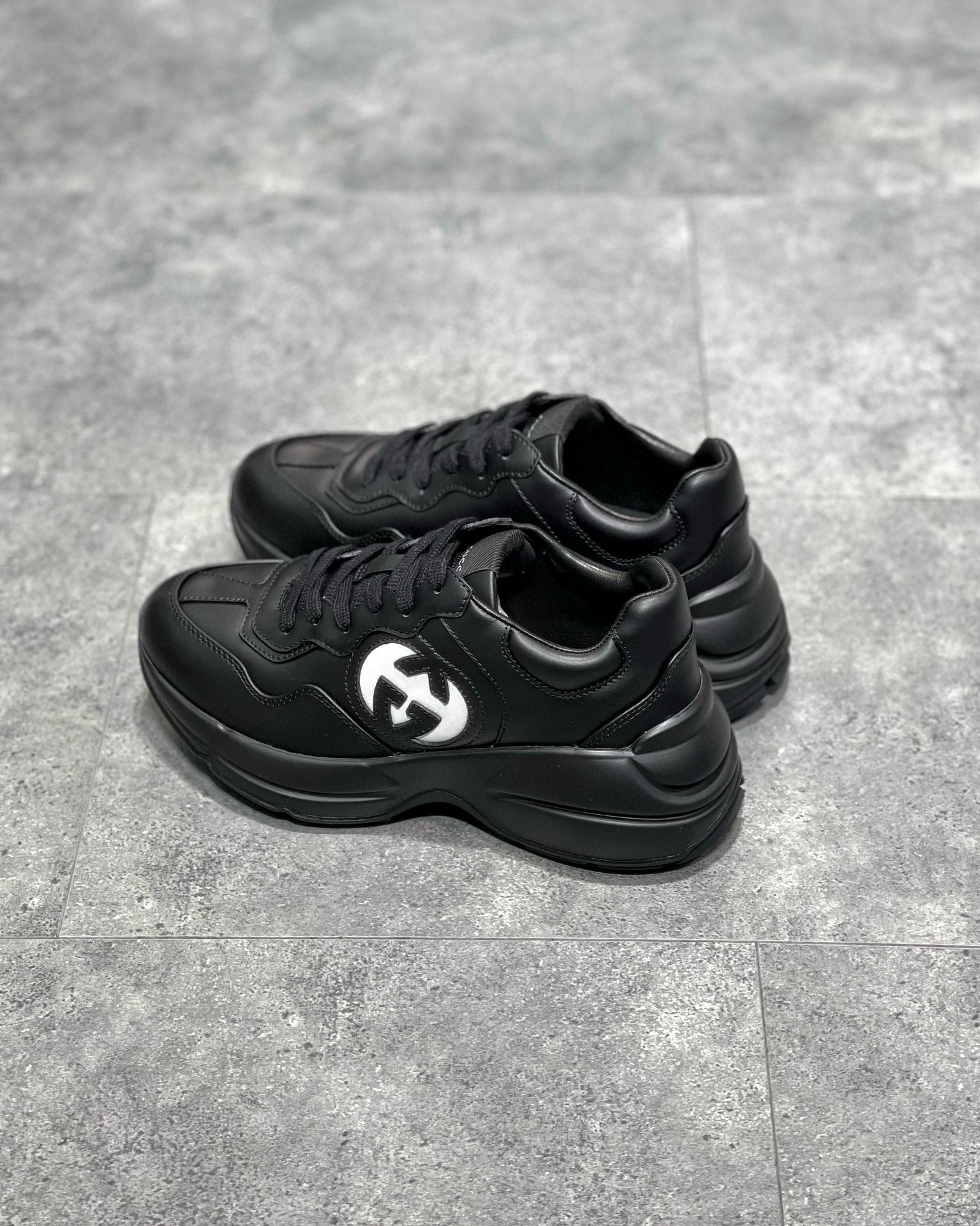 GUC Sneakers
