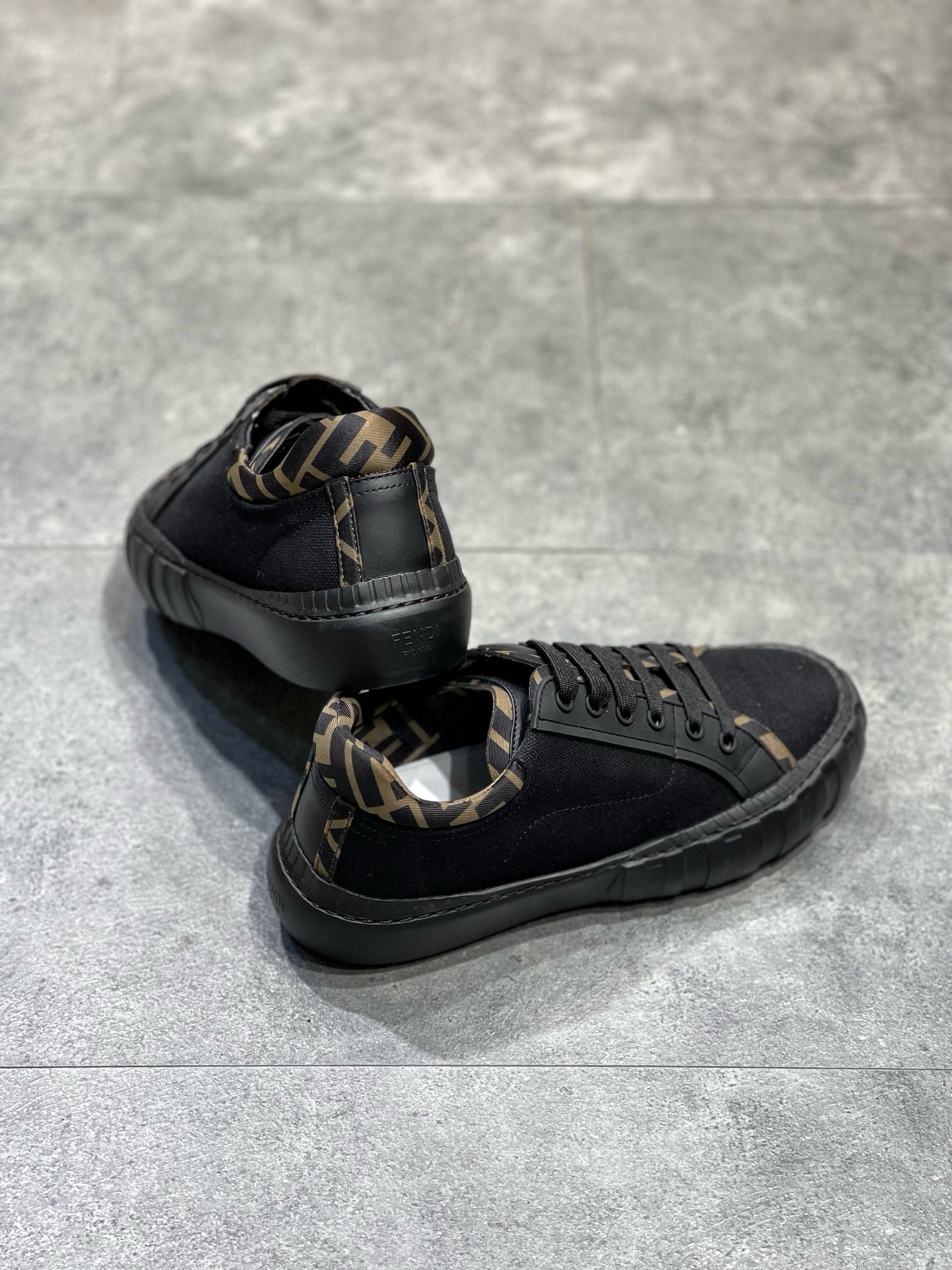 FEN Sneakers