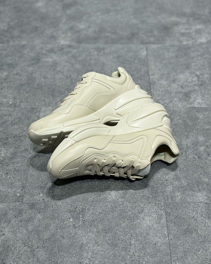 GUC Sneakers