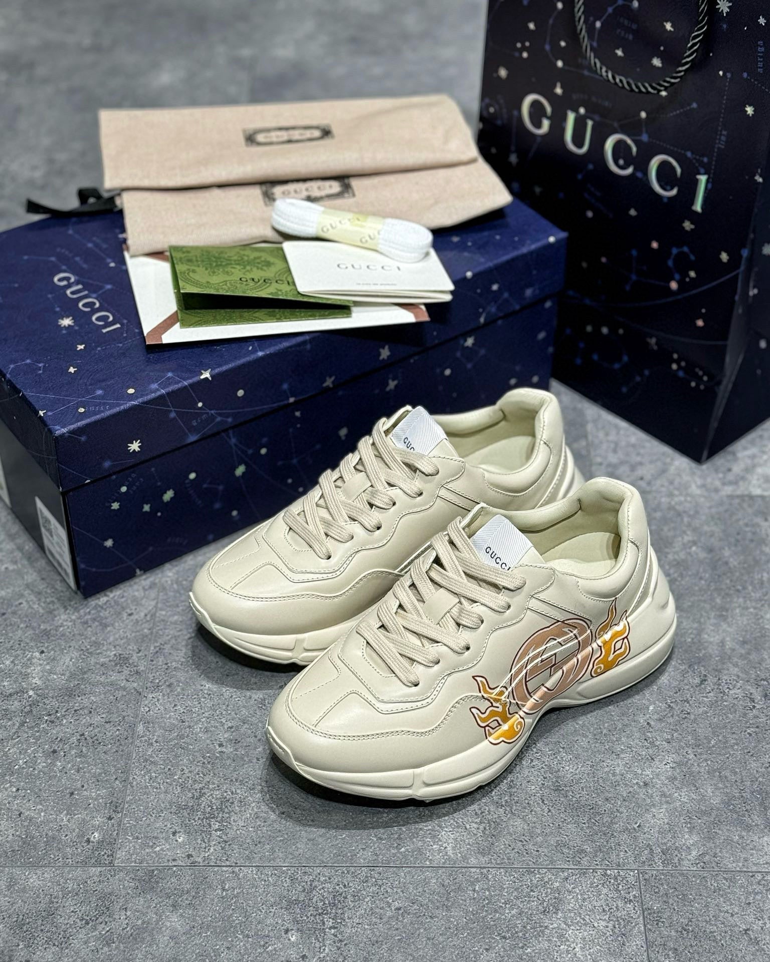 GUC Sneakers