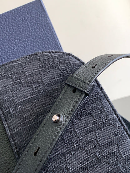 DIO Oblique Messenger Bag