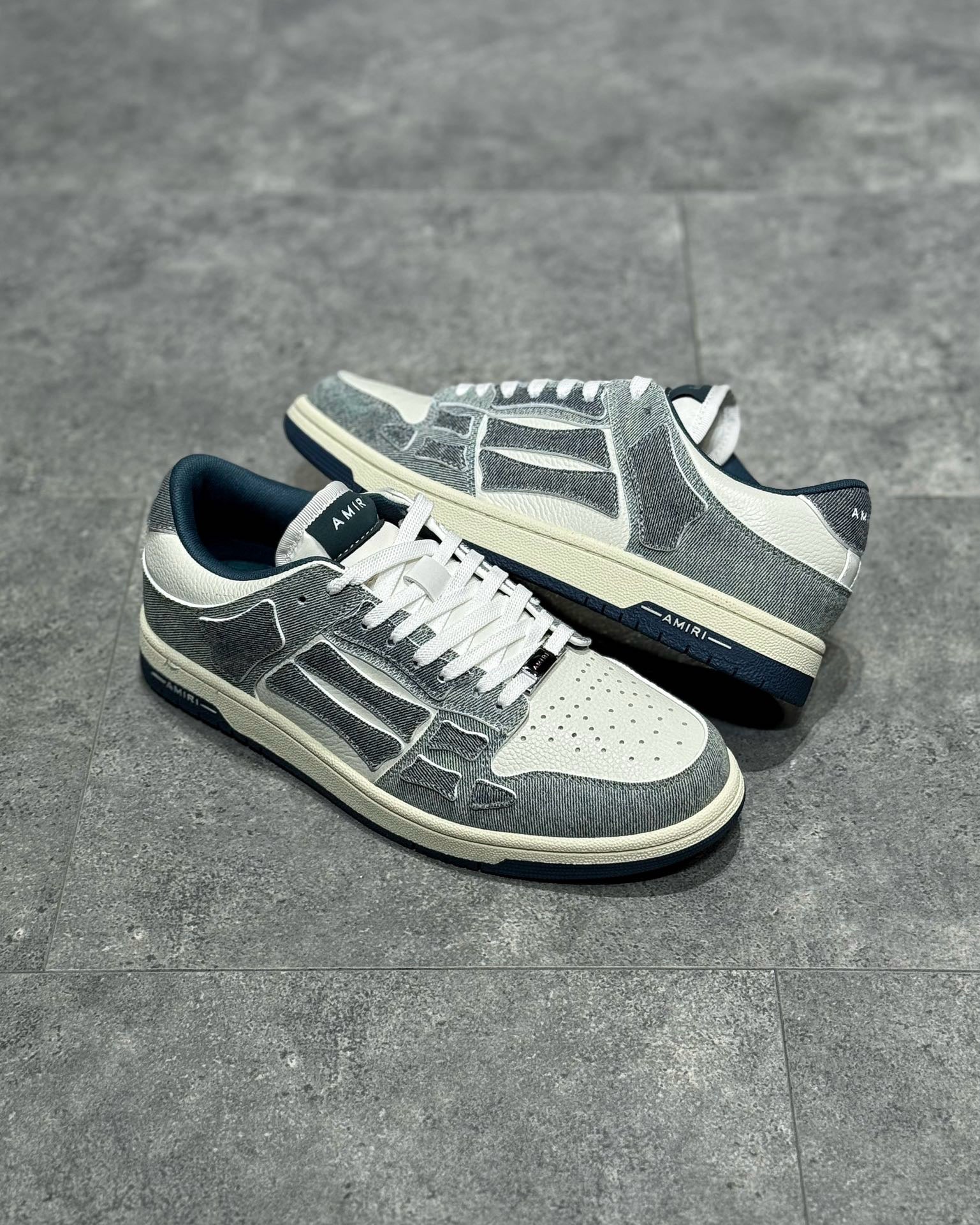 AMR Sneakers