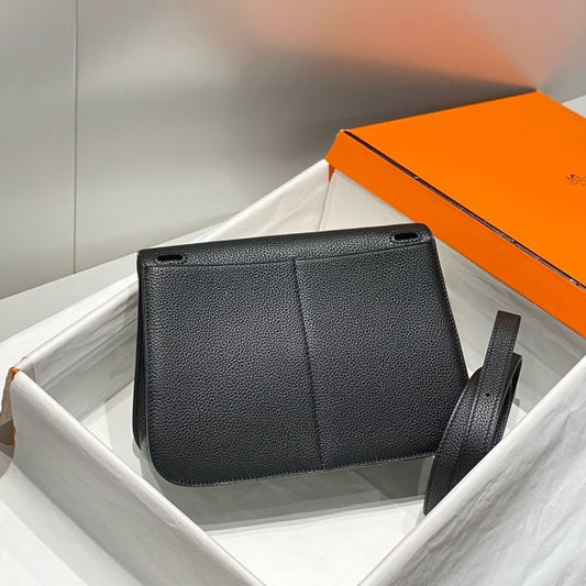 HERM Halzan 25 Bag in Black Clemence Leather
