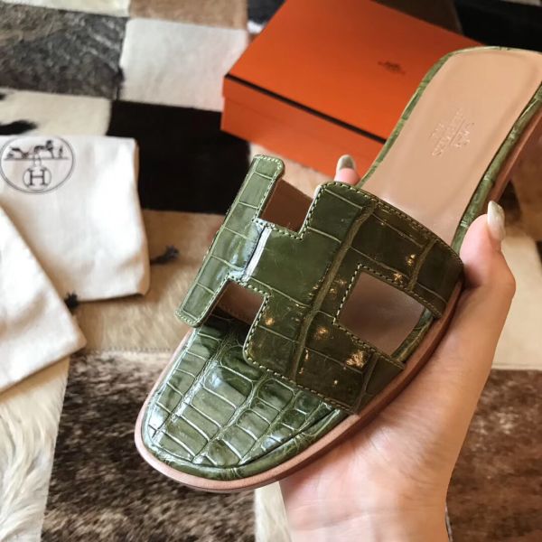 HERM Oran Sandals In Olive Shiny Niloticus Crocodile