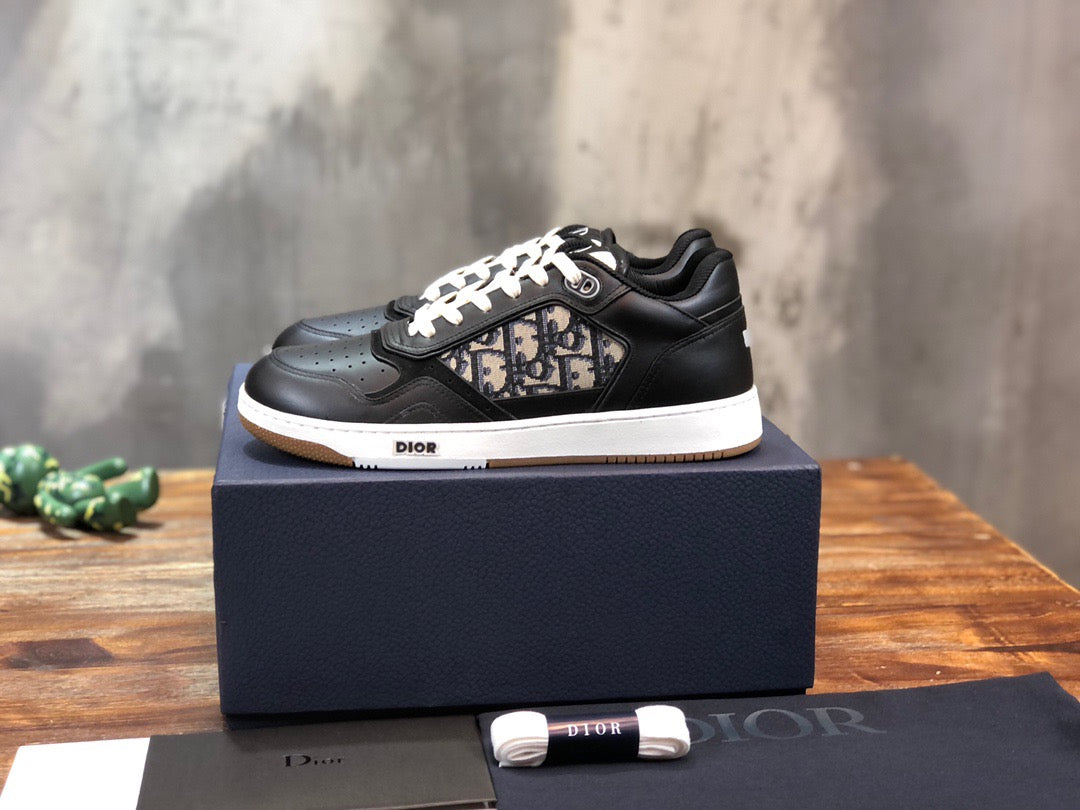 DIO Sneakers