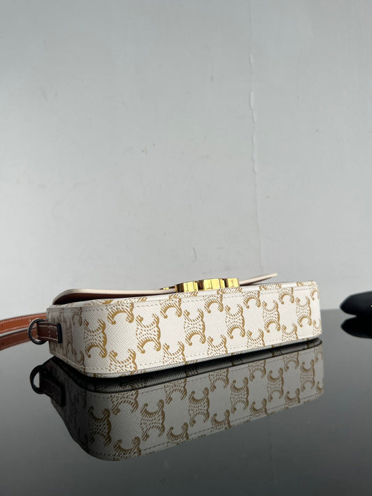 CEL Triomphe Hobo