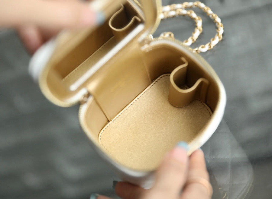 CHA 23 Mini Vanity