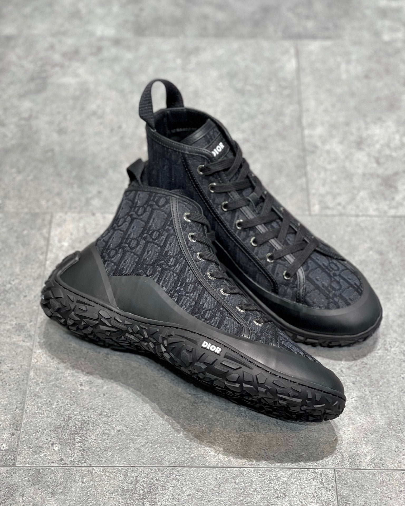 DIO Sneakers