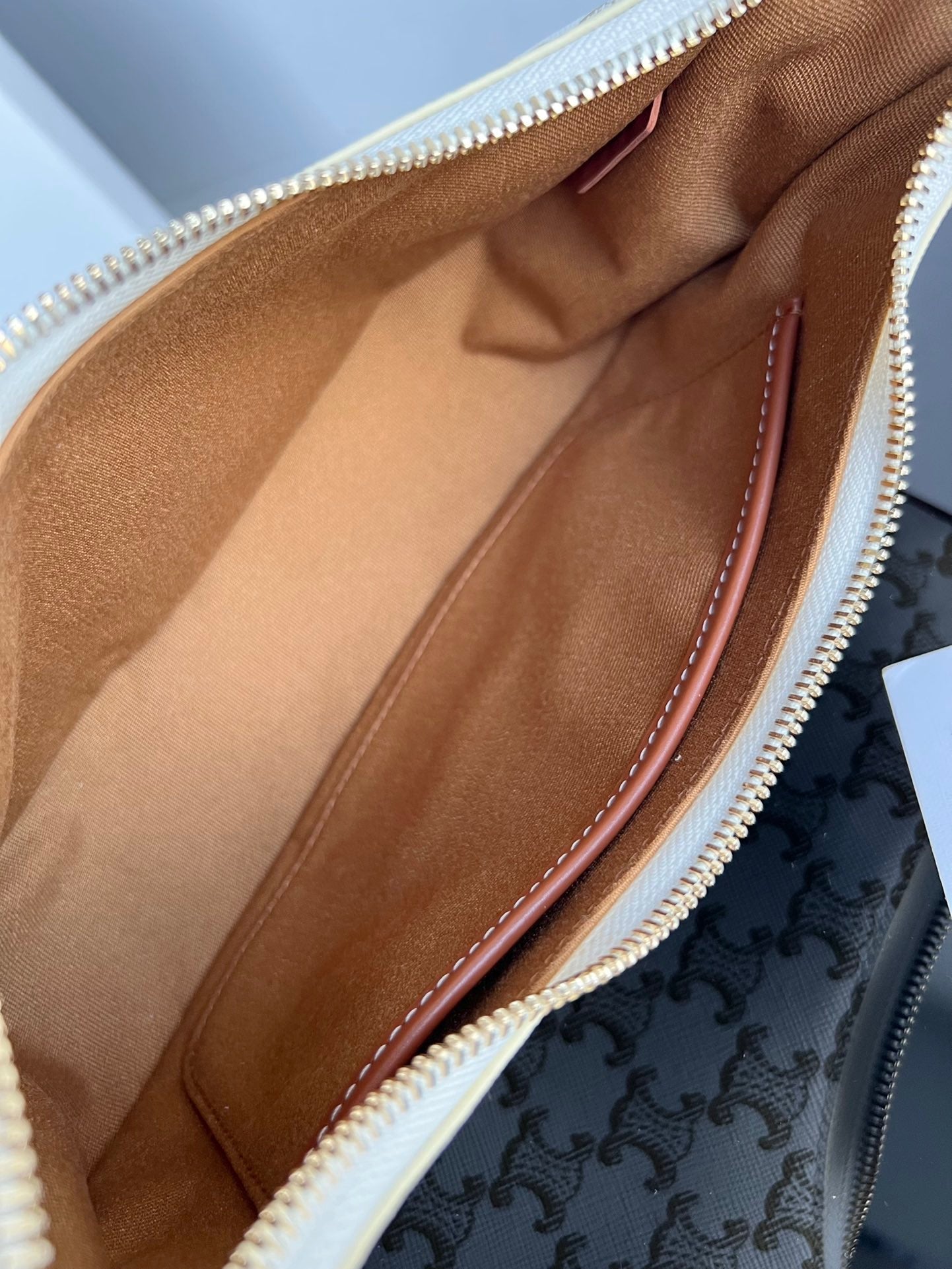 CEL Triomphe Hobo