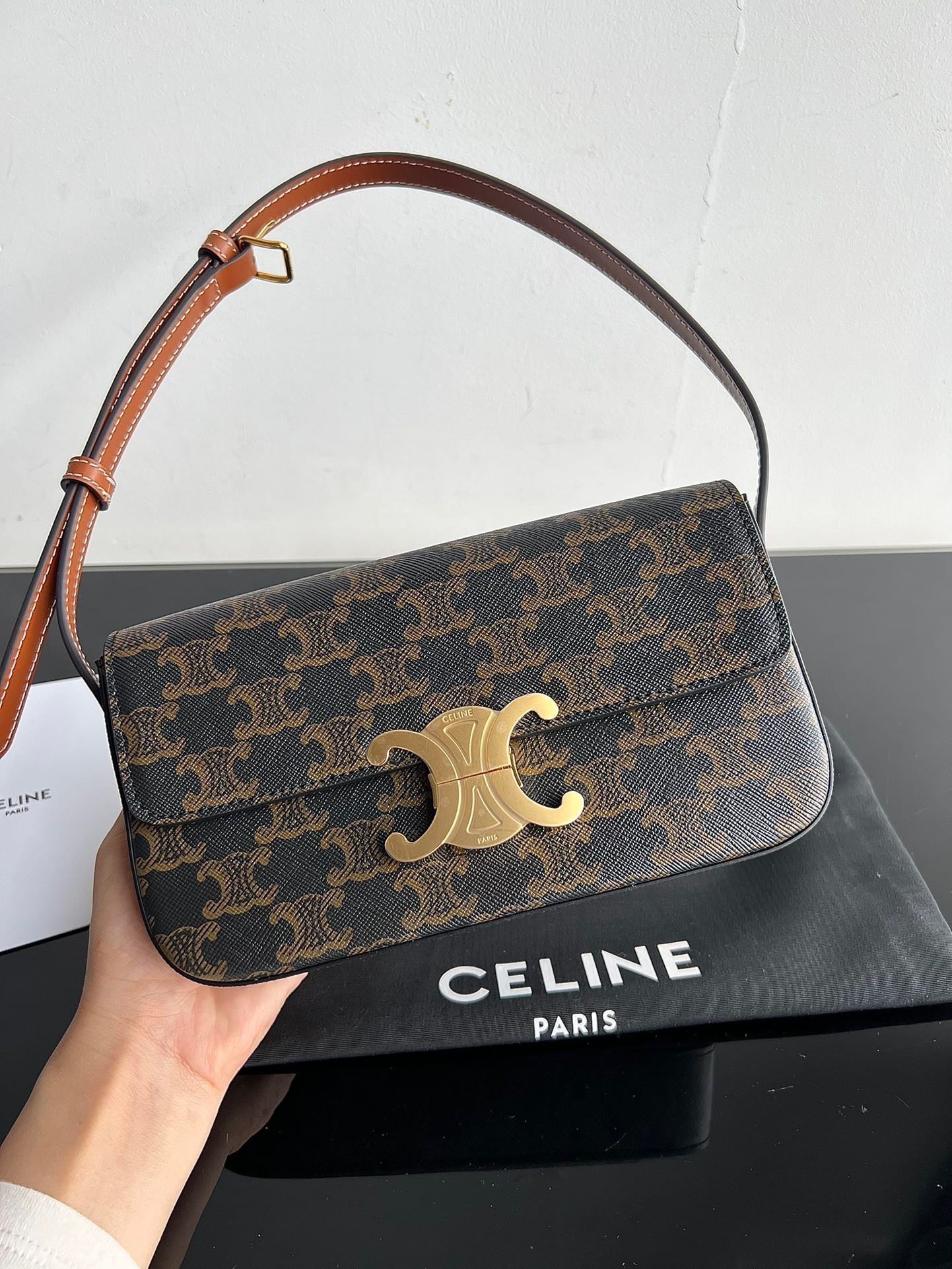 CEL Triomphe Hobo