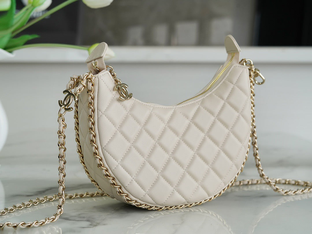 CHA 23p Hobo Bag