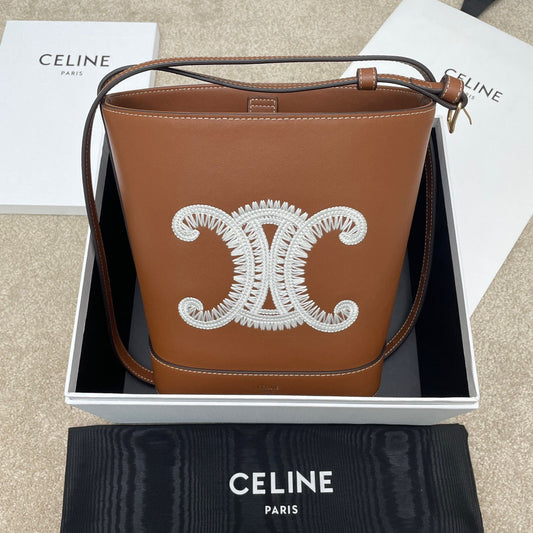 CEL Triomphe Bucket