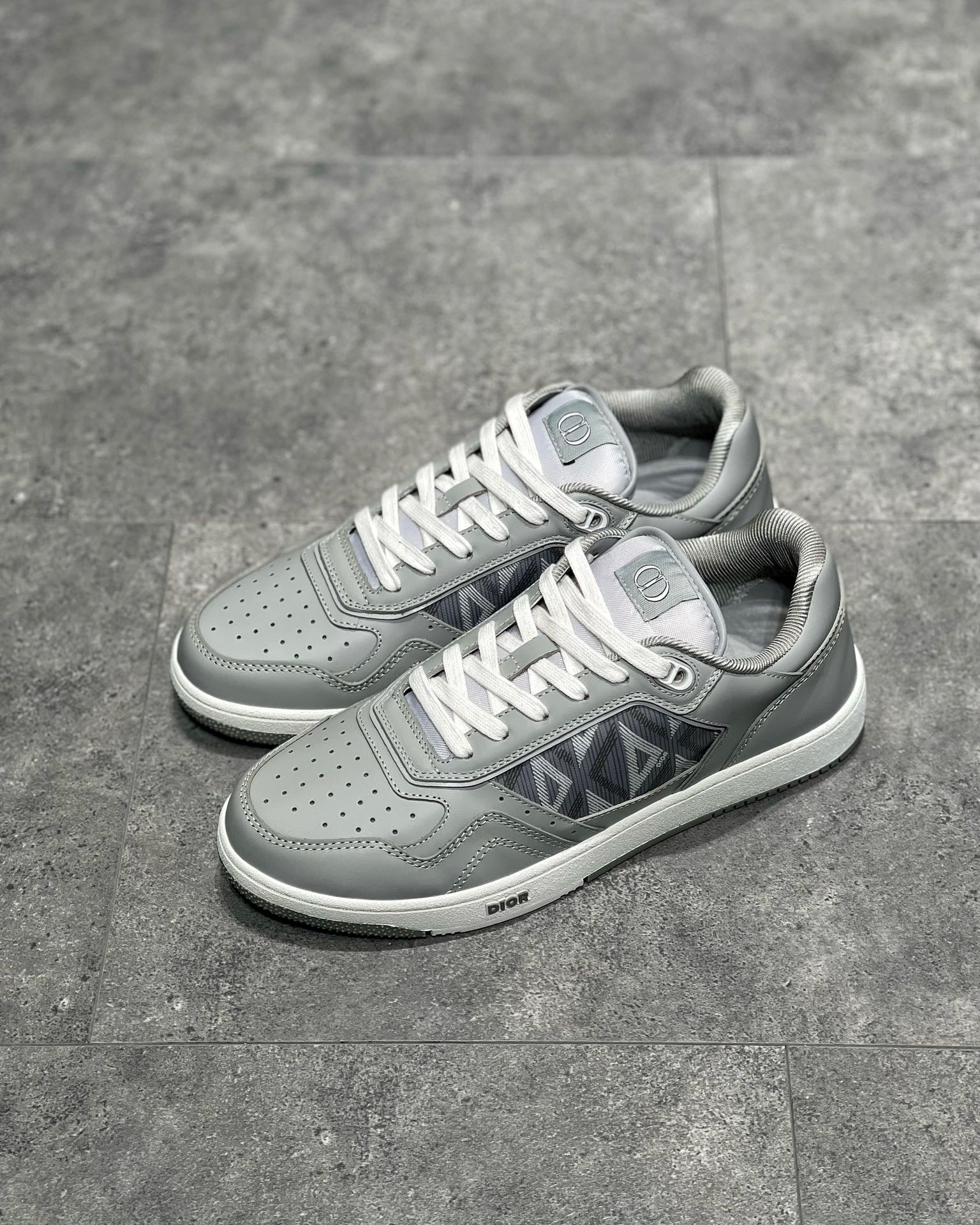 DIO Sneakers