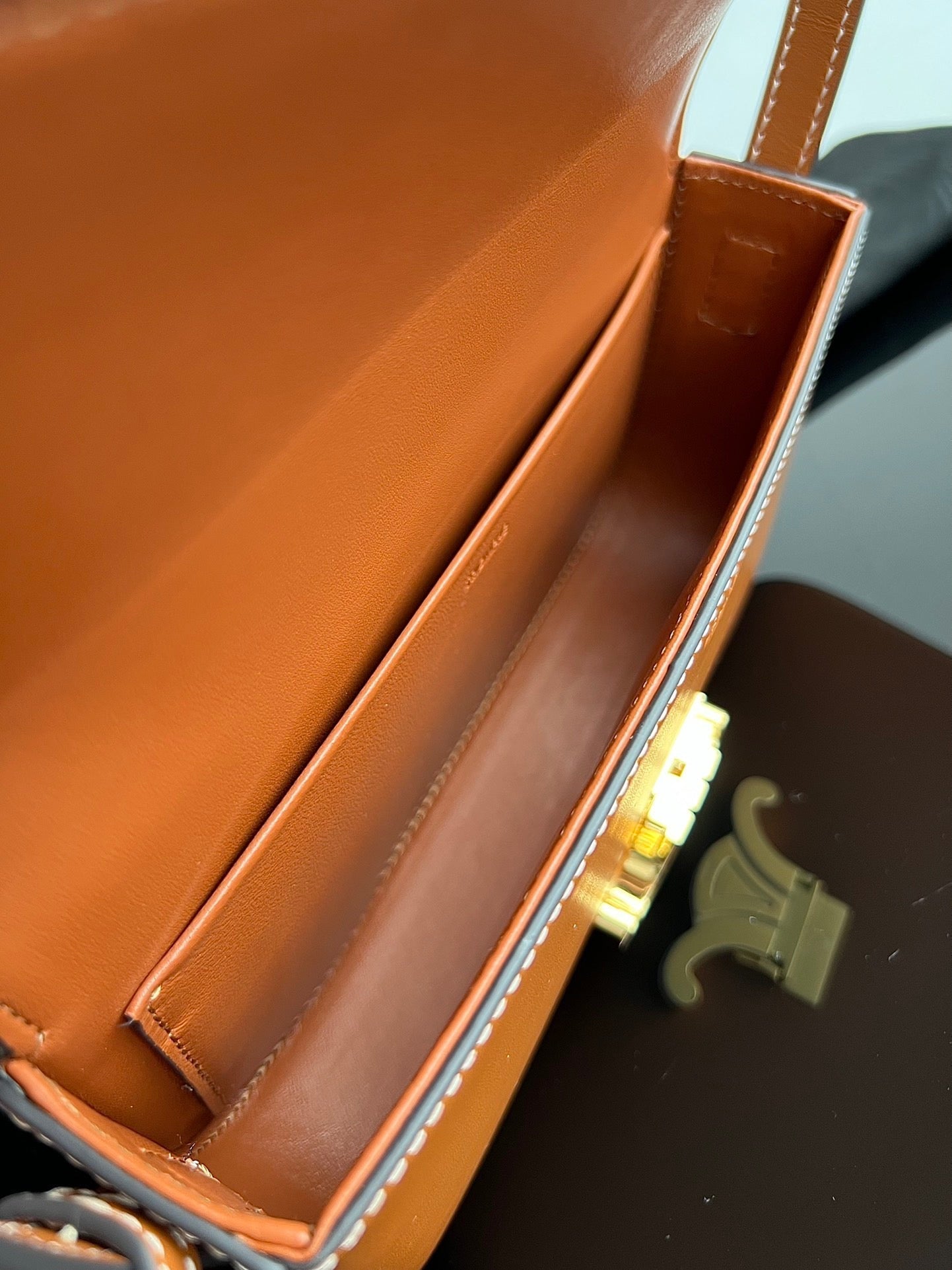 CEL Triomphe Hobo