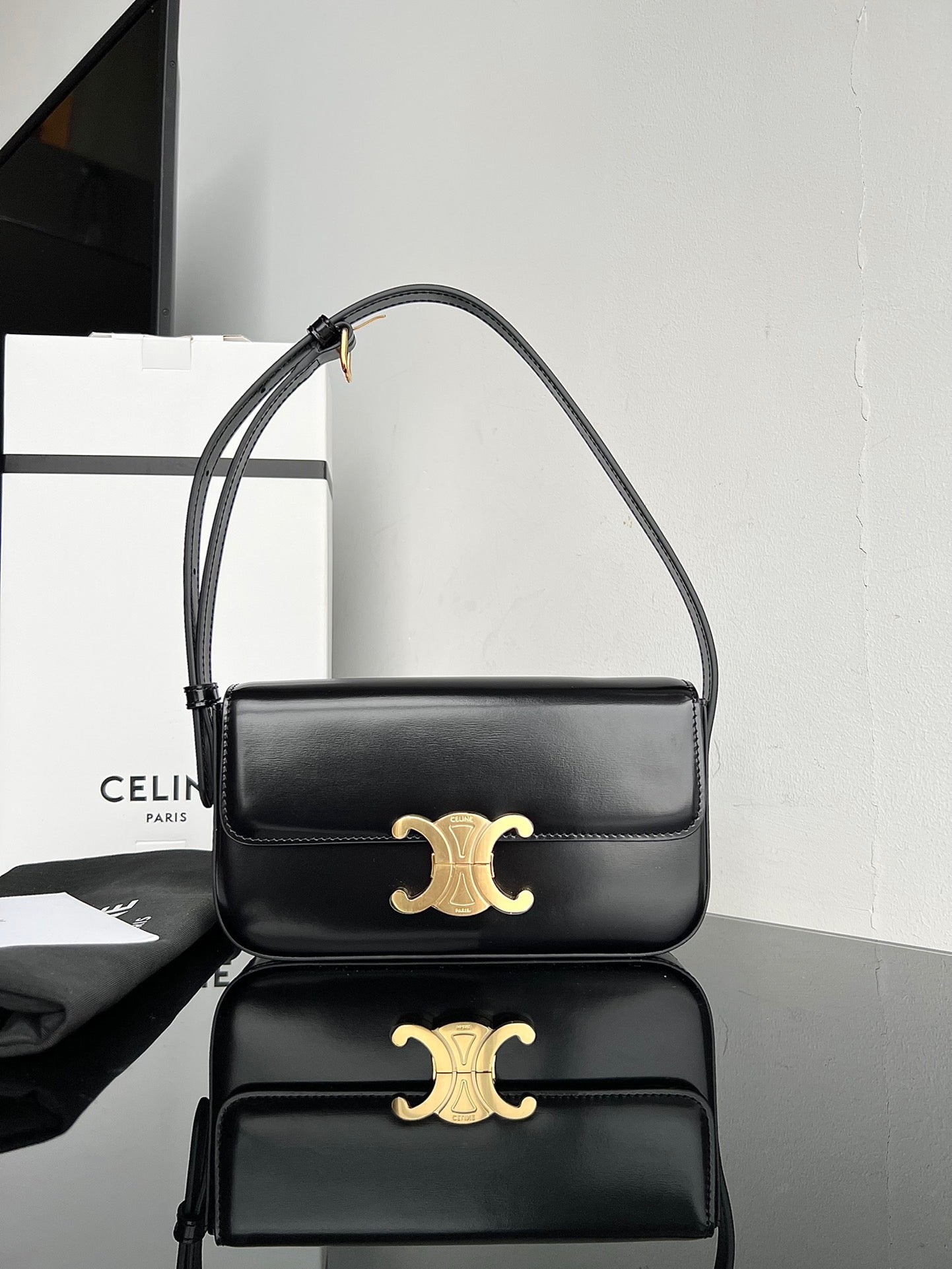 CEL Triomphe Hobo