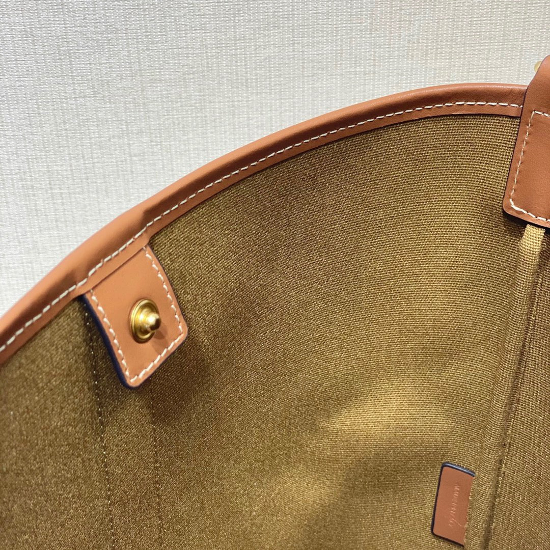 CEL Triomphe Bucket