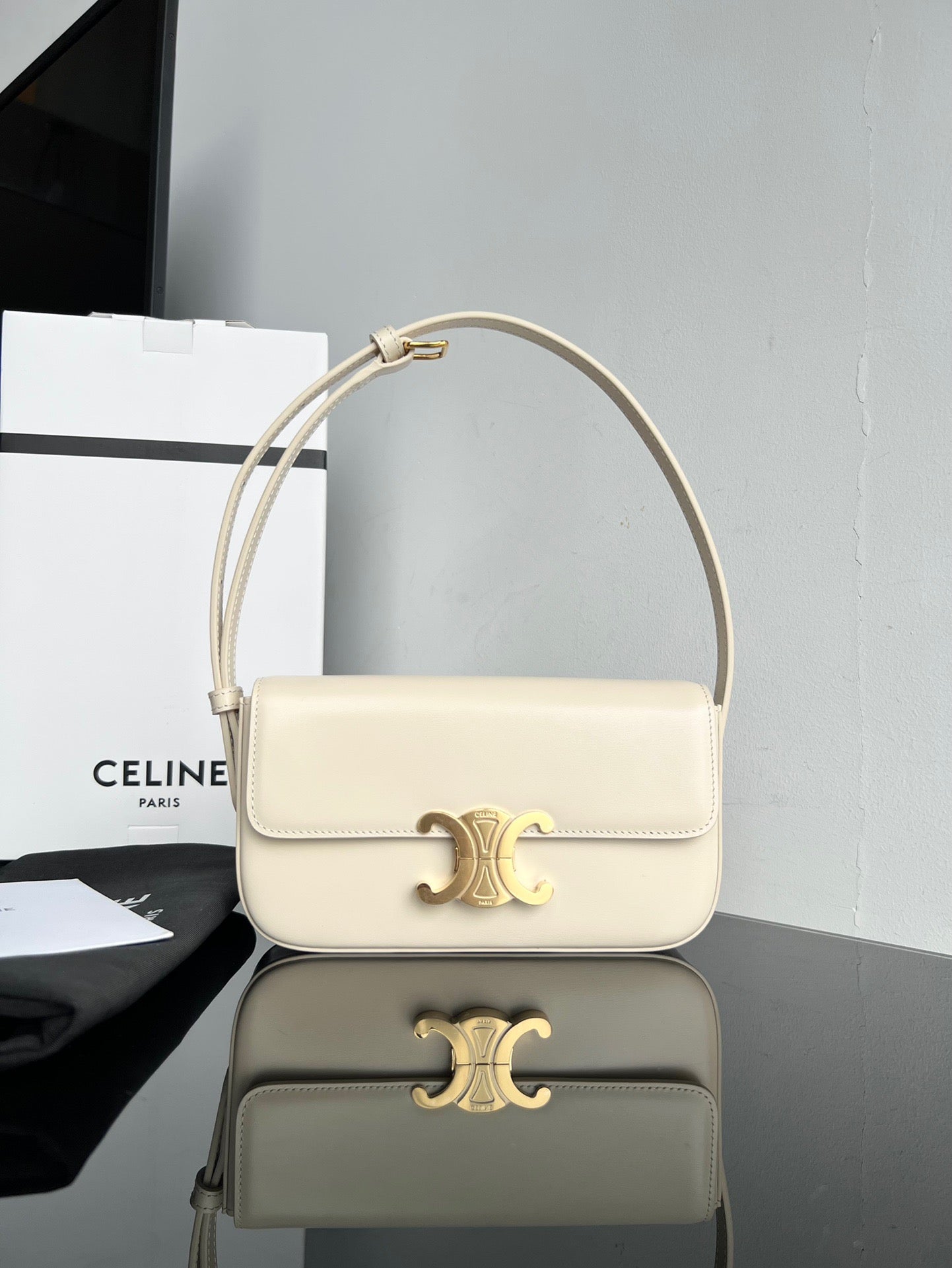 CEL Triomphe Hobo