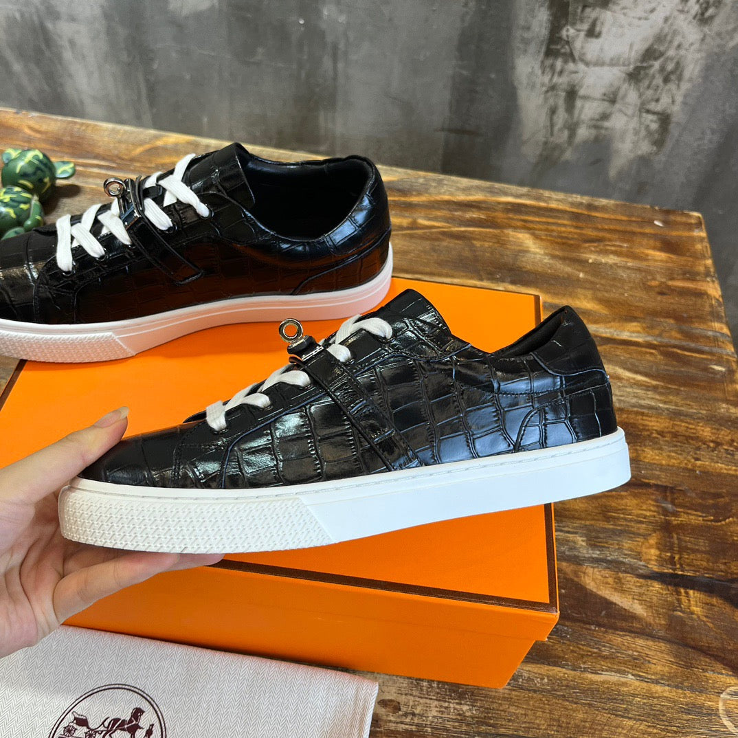 HERM Sneakers