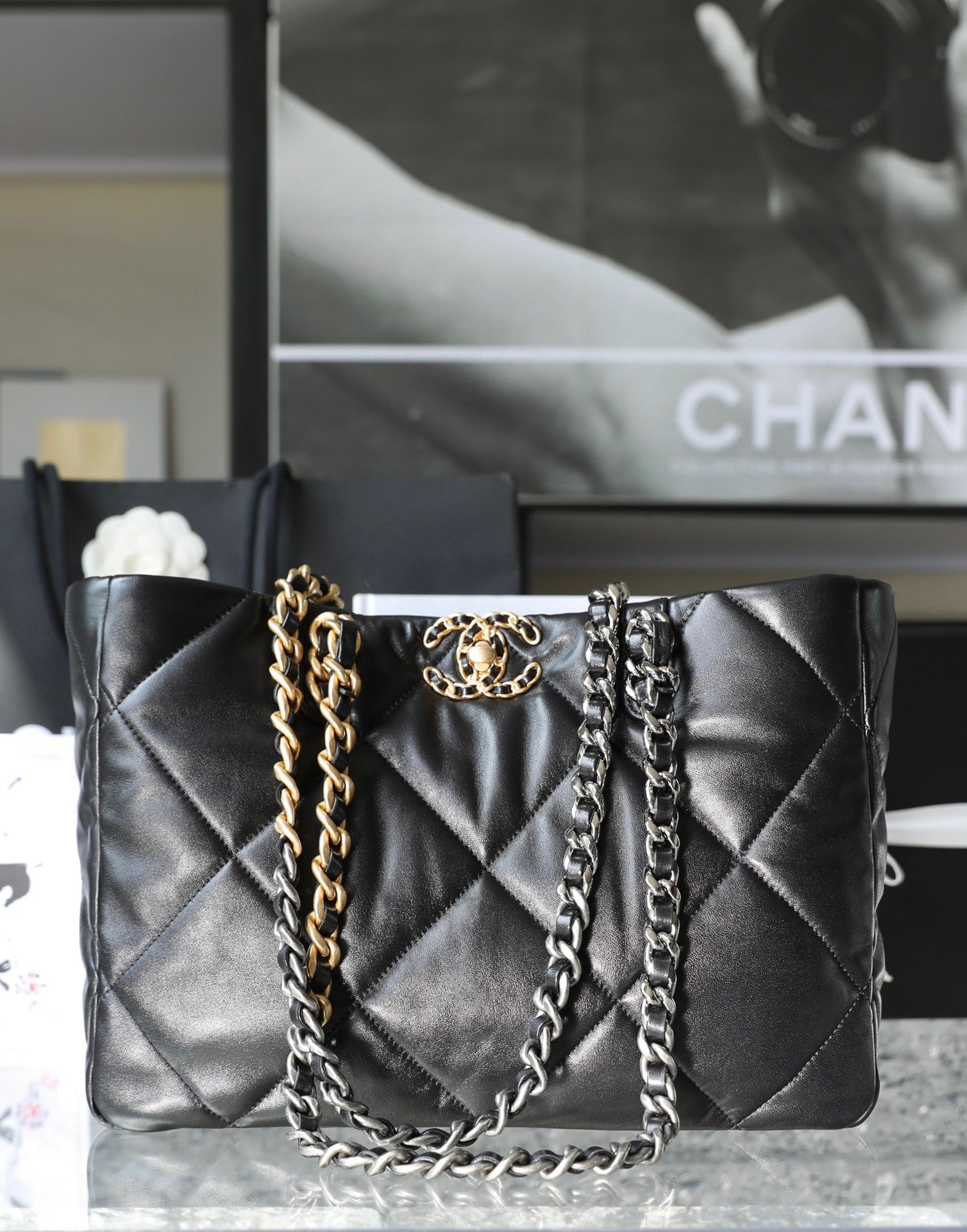 CHA 22K 19Shopping Bag