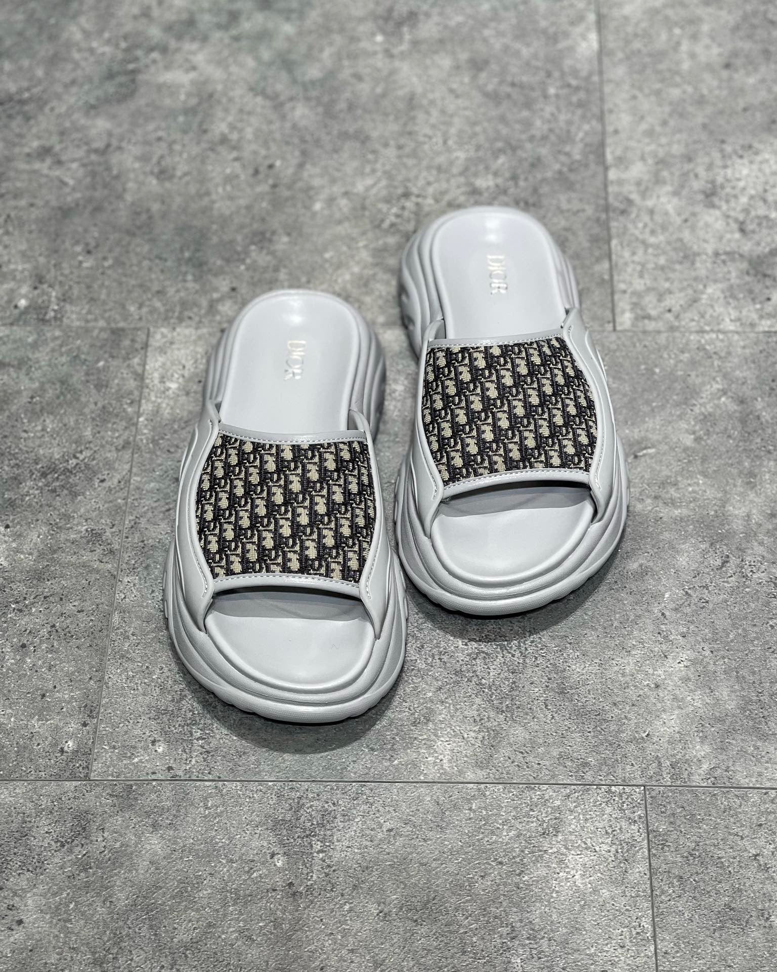 DIO Sandal