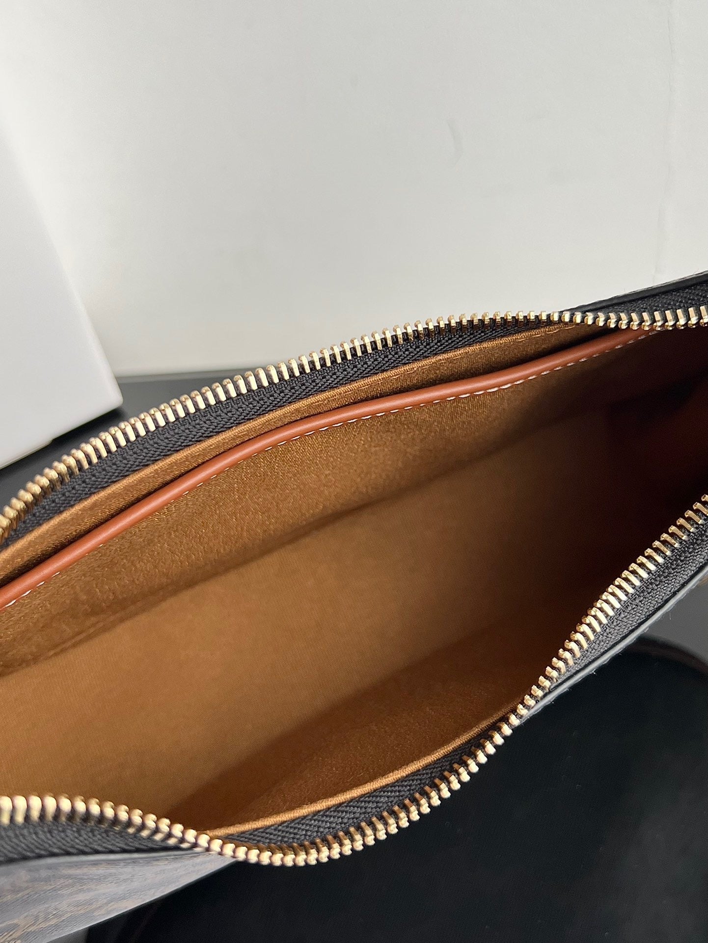 CEL Triomphe Hobo