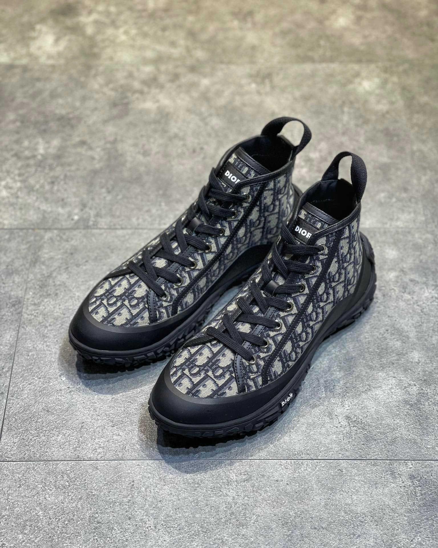DIO Sneakers