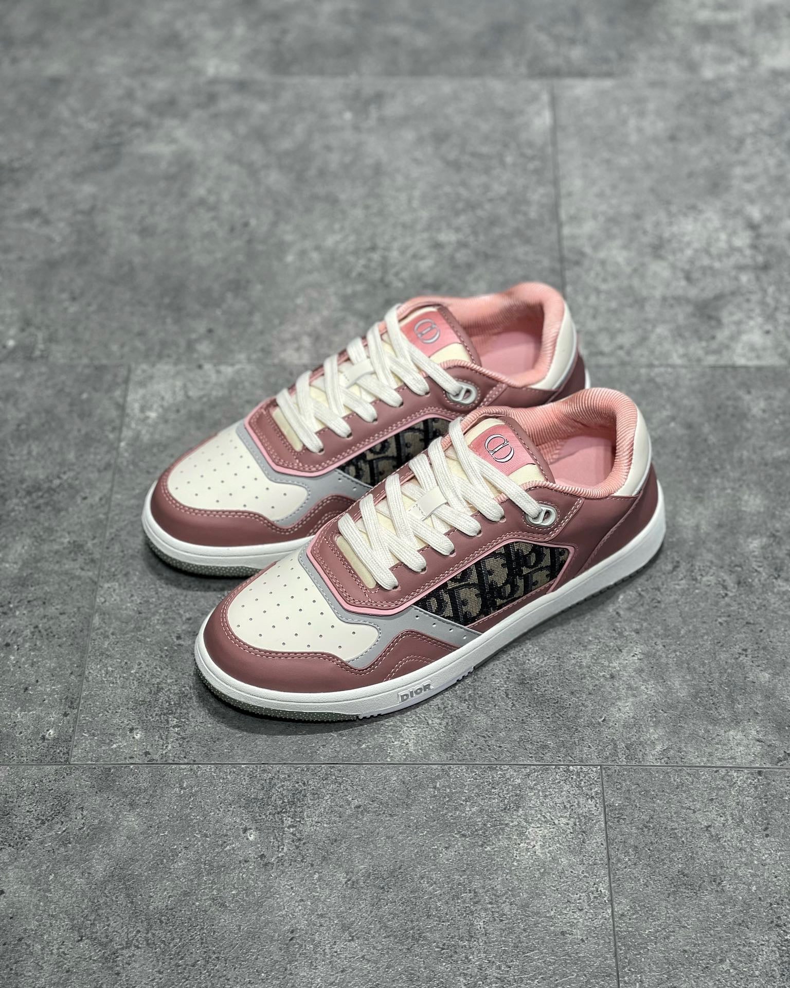 DIO Sneakers
