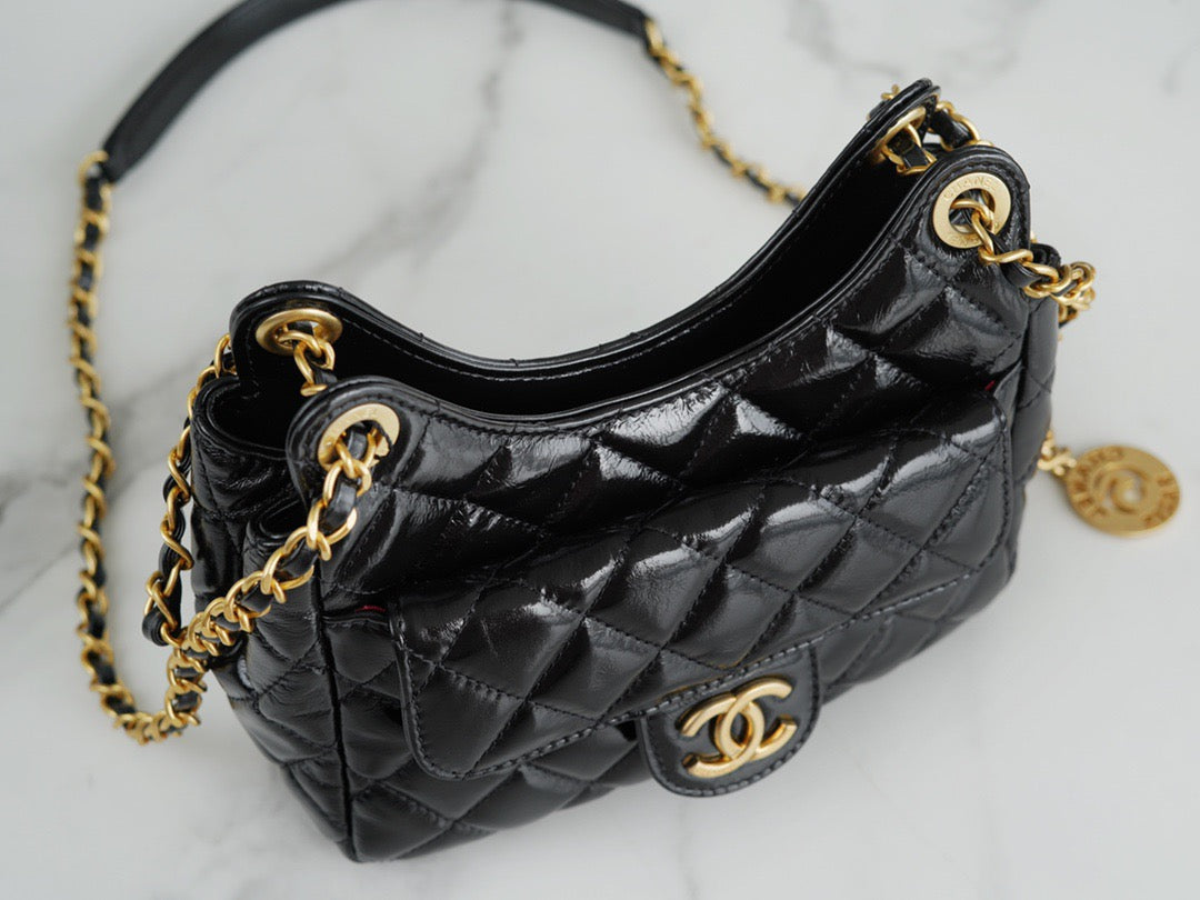 CHA 23C Hobo bag (small)