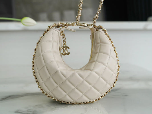 CHA 23p Hobo Bag