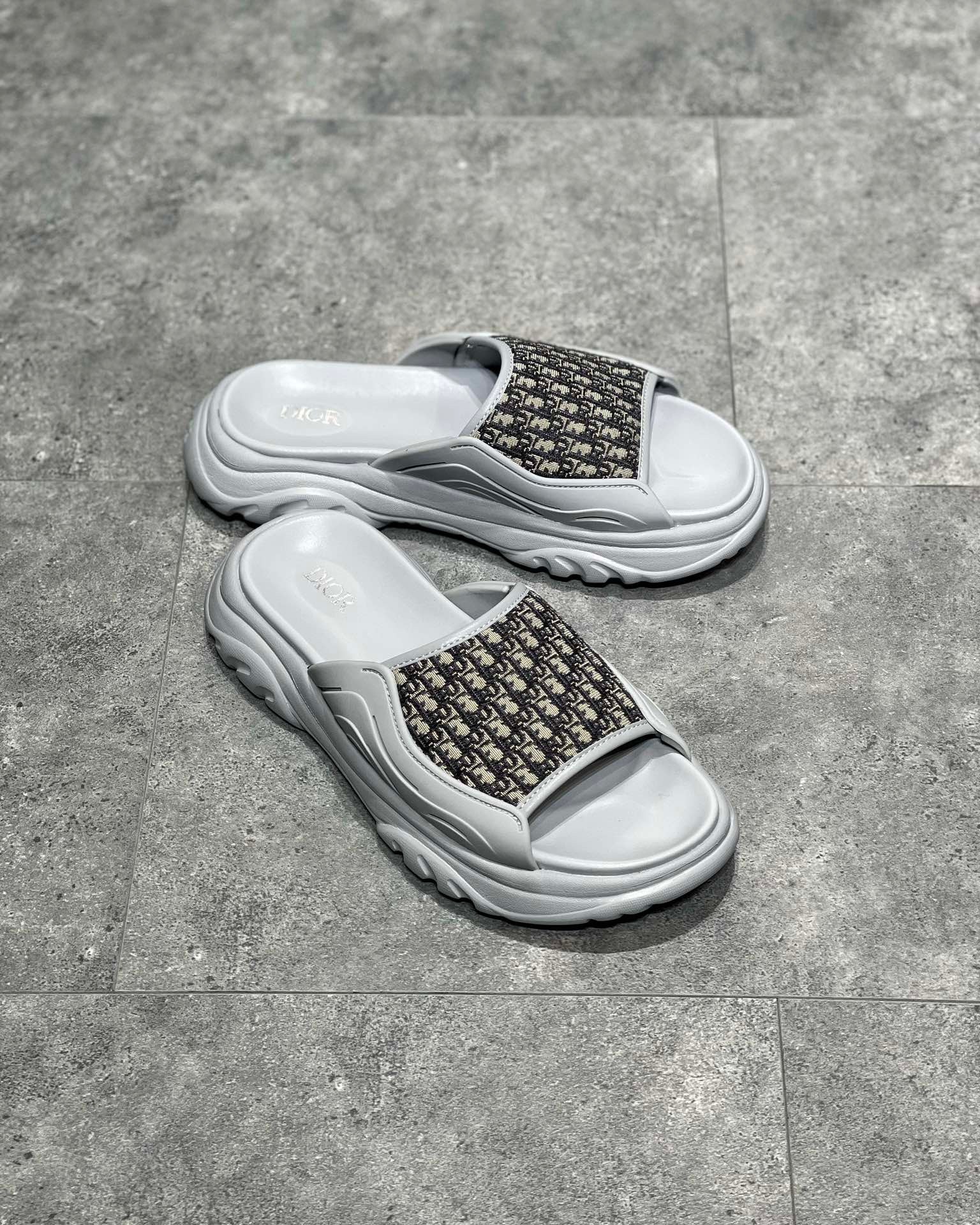 DIO Sandal