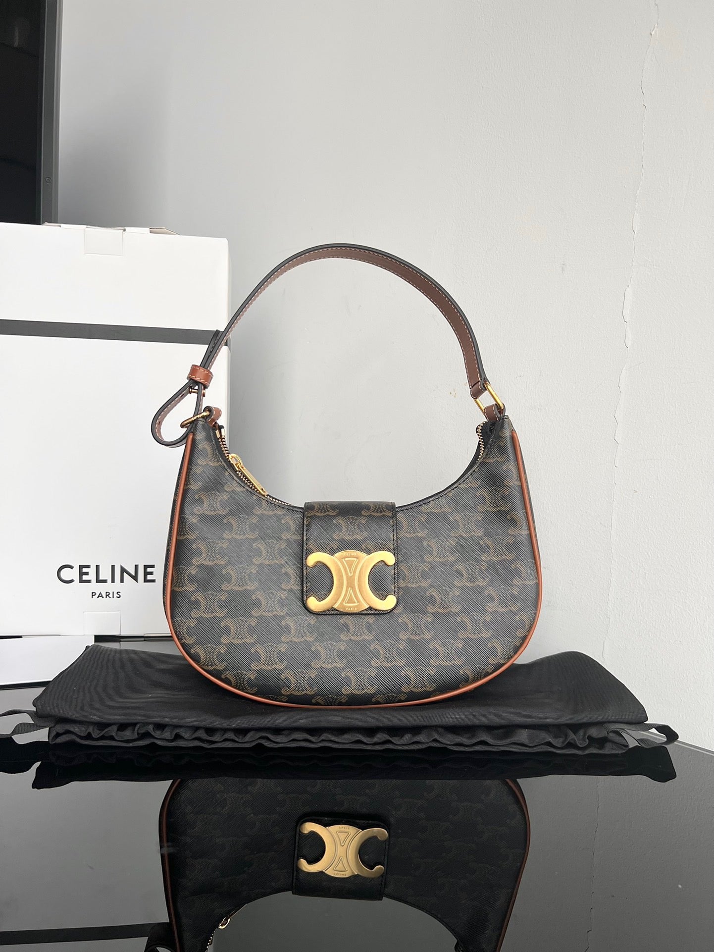 CEL Triomphe Hobo