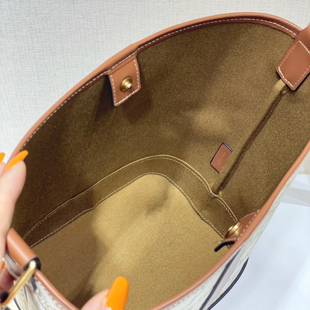 CEL Triomphe Bucket