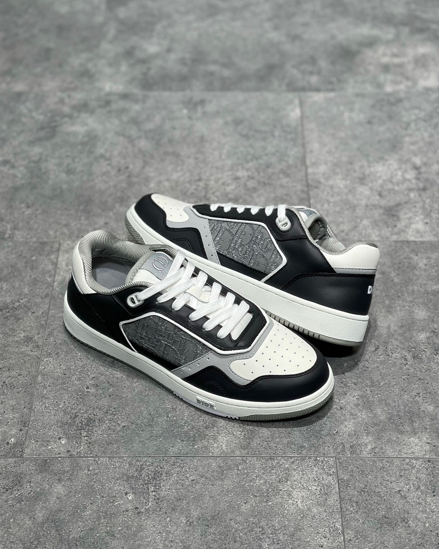 DIO Sneakers