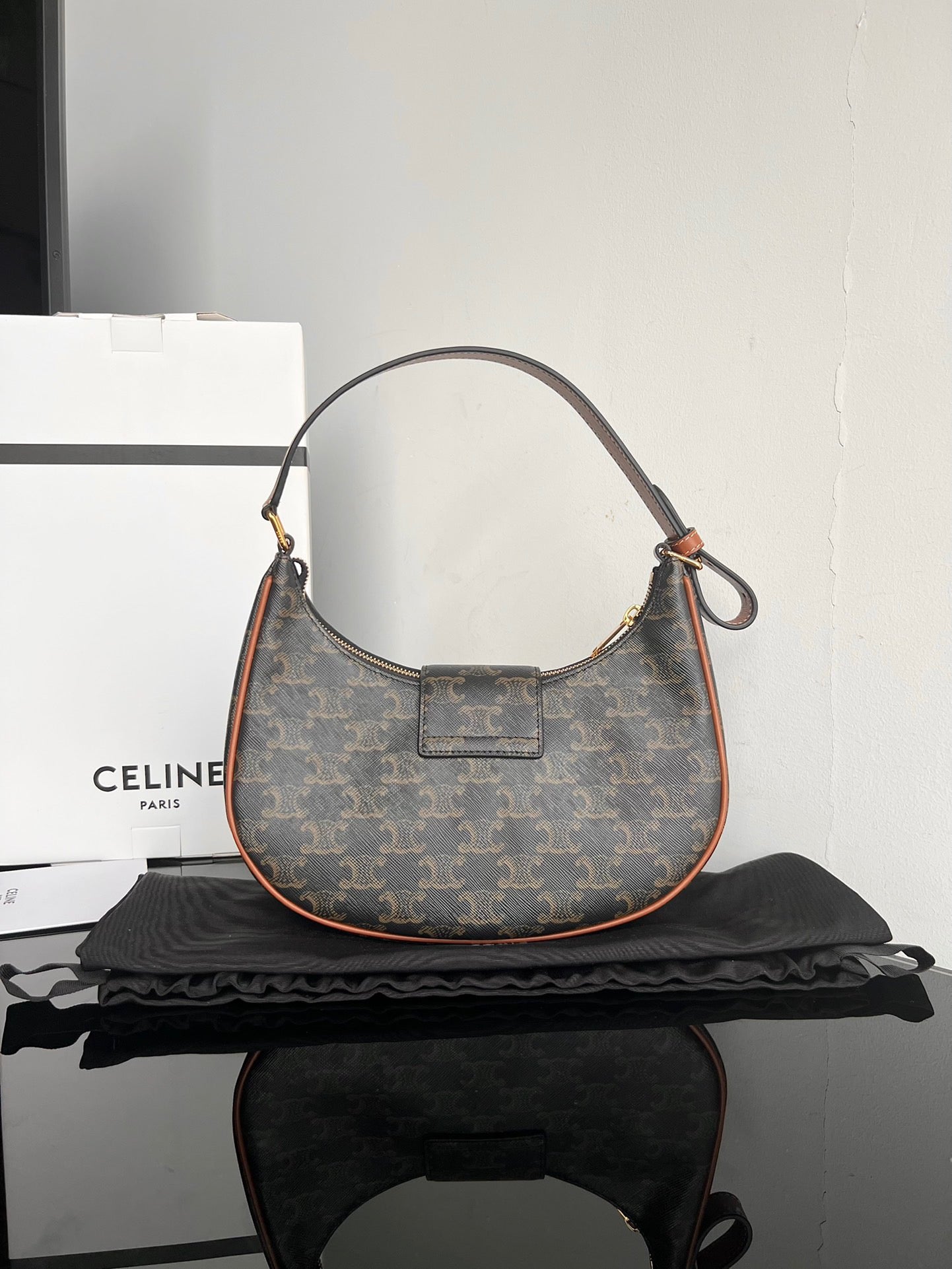 CEL Triomphe Hobo
