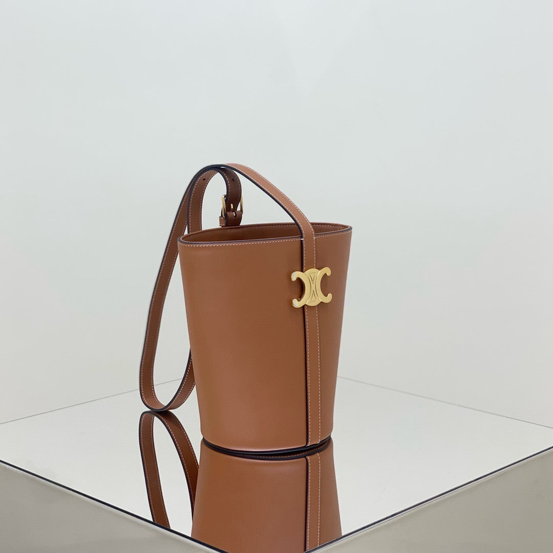 CEL Triomphe Bucket